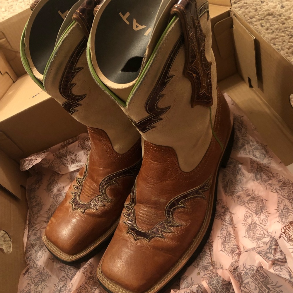 Women’s ariat showbaby’s square toe u-turn boots
